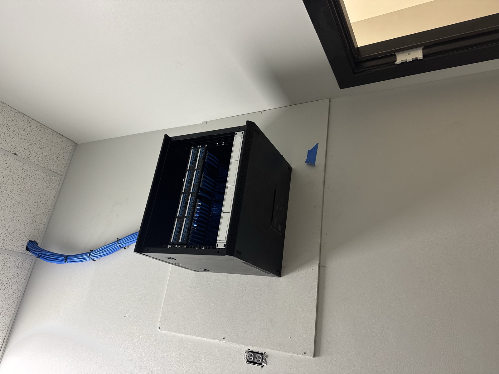 ❌ Myth vs. Fact: One Router Is Enough for Most Homes
