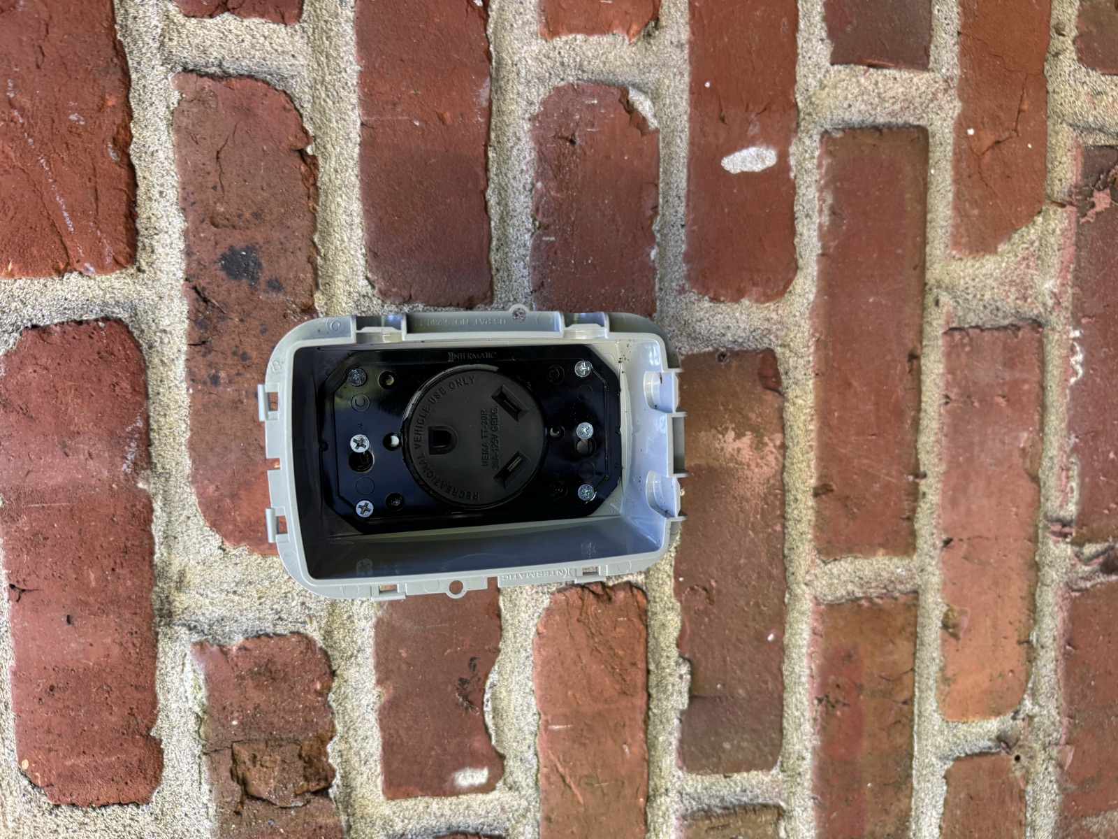 ❌ Myth vs. Fact: EV Chargers Can Plug Into Any Outlet