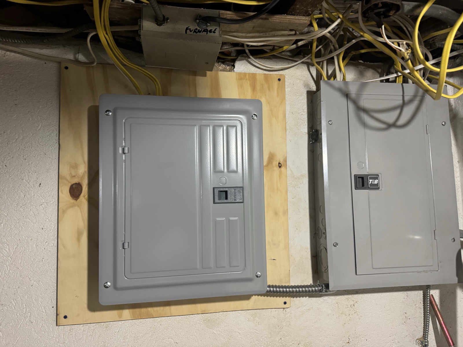 ⚠️ Top Warning Signs Your Home Needs an Electrical Inspection